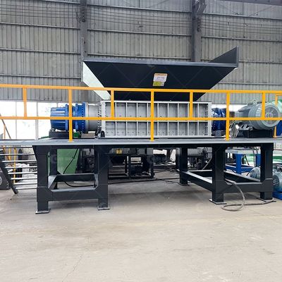 15kW Power Hard Disk Double Shaft Shredder with Large Capacity of 800-5000kg/h